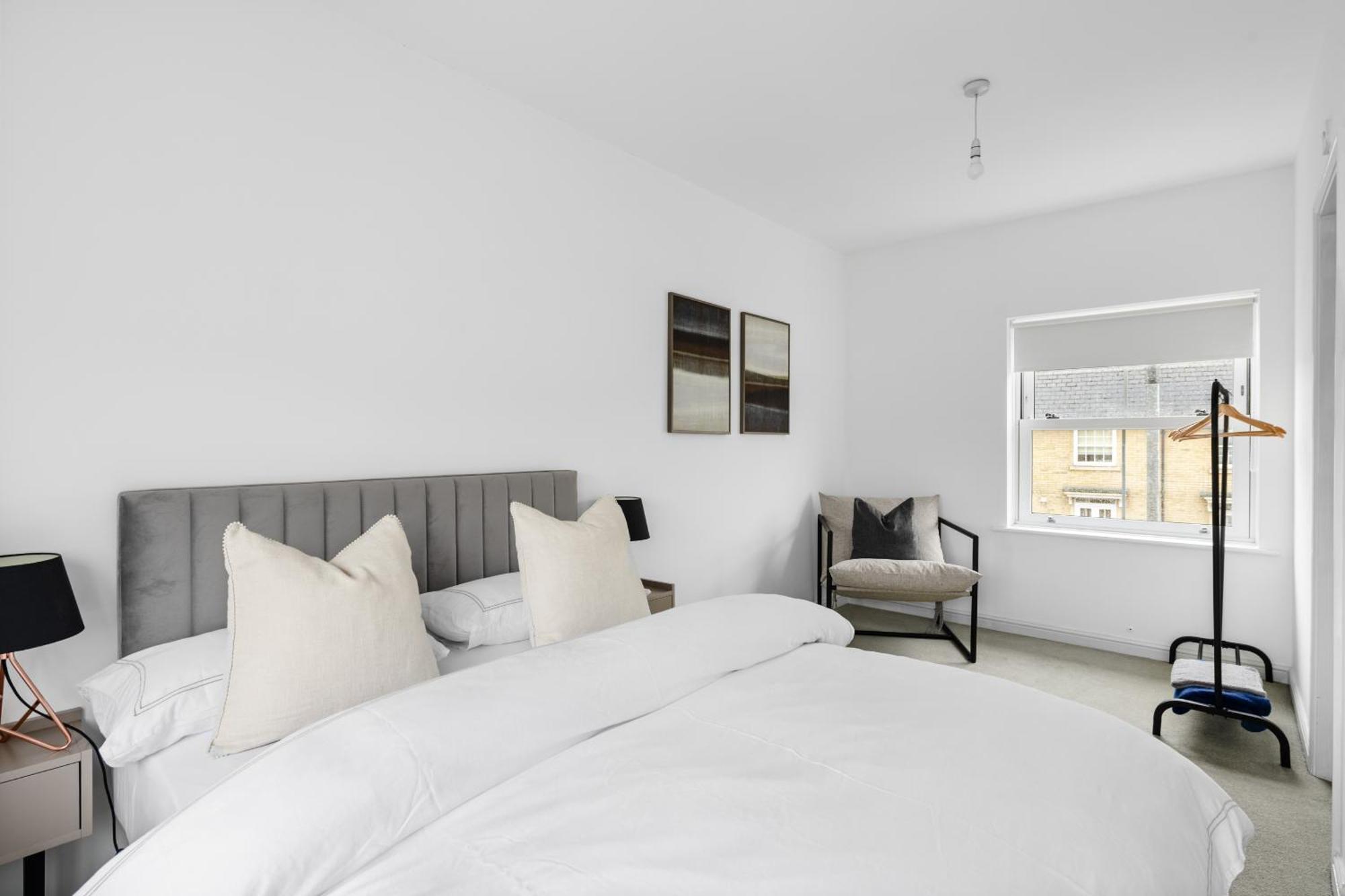 Luxurious 3 Bed House With Free Parking, Close To The Train Station & Town Braintree Bagian luar foto