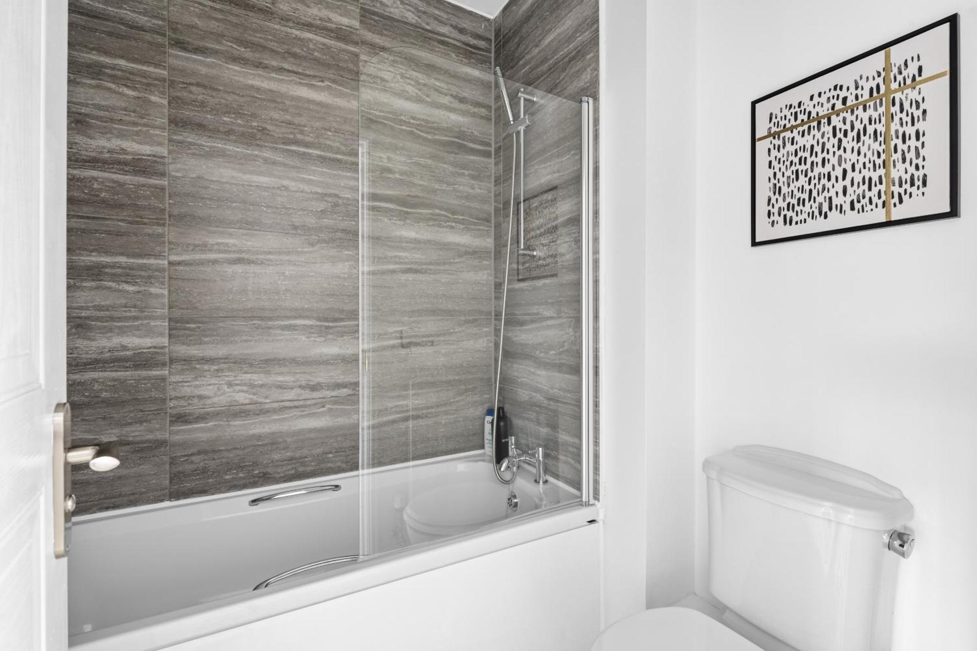 Luxurious 3 Bed House With Free Parking, Close To The Train Station & Town Braintree Bagian luar foto