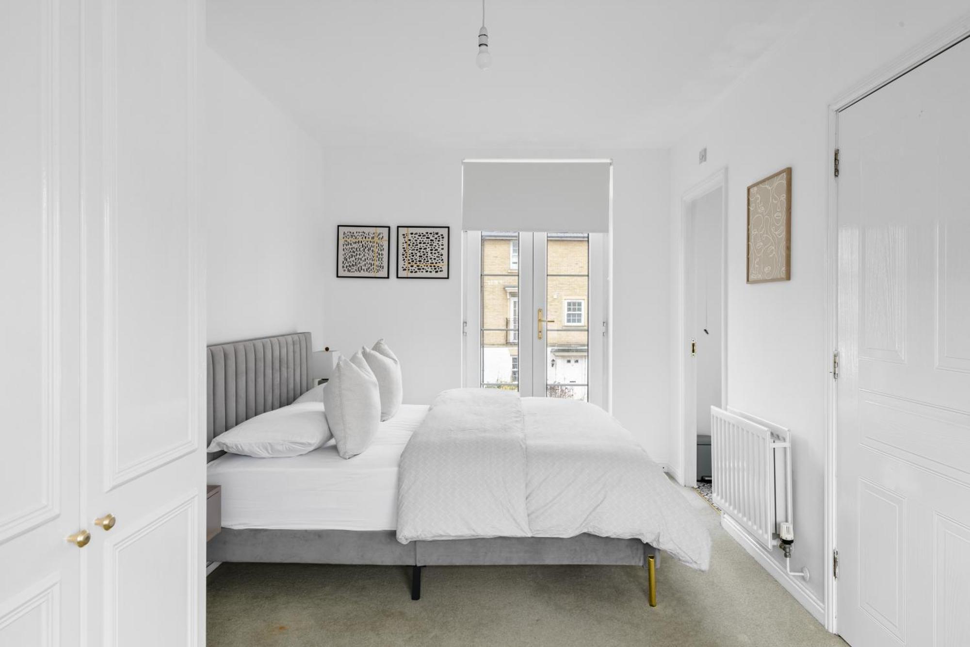 Luxurious 3 Bed House With Free Parking, Close To The Train Station & Town Braintree Bagian luar foto
