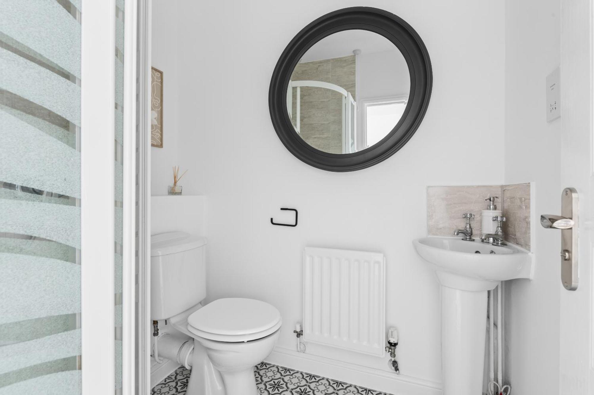 Luxurious 3 Bed House With Free Parking, Close To The Train Station & Town Braintree Bagian luar foto