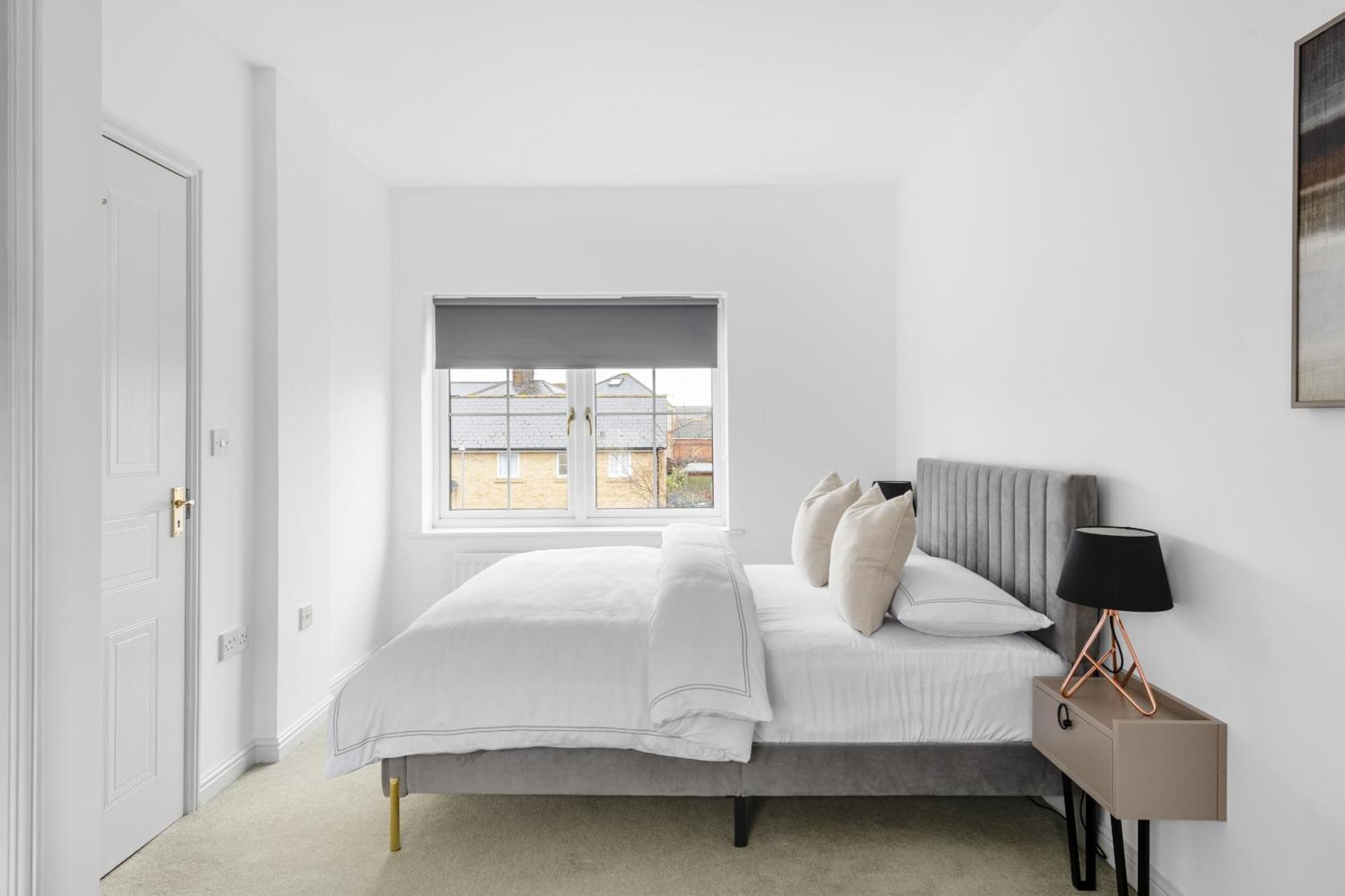 Luxurious 3 Bed House With Free Parking, Close To The Train Station & Town Braintree Bagian luar foto
