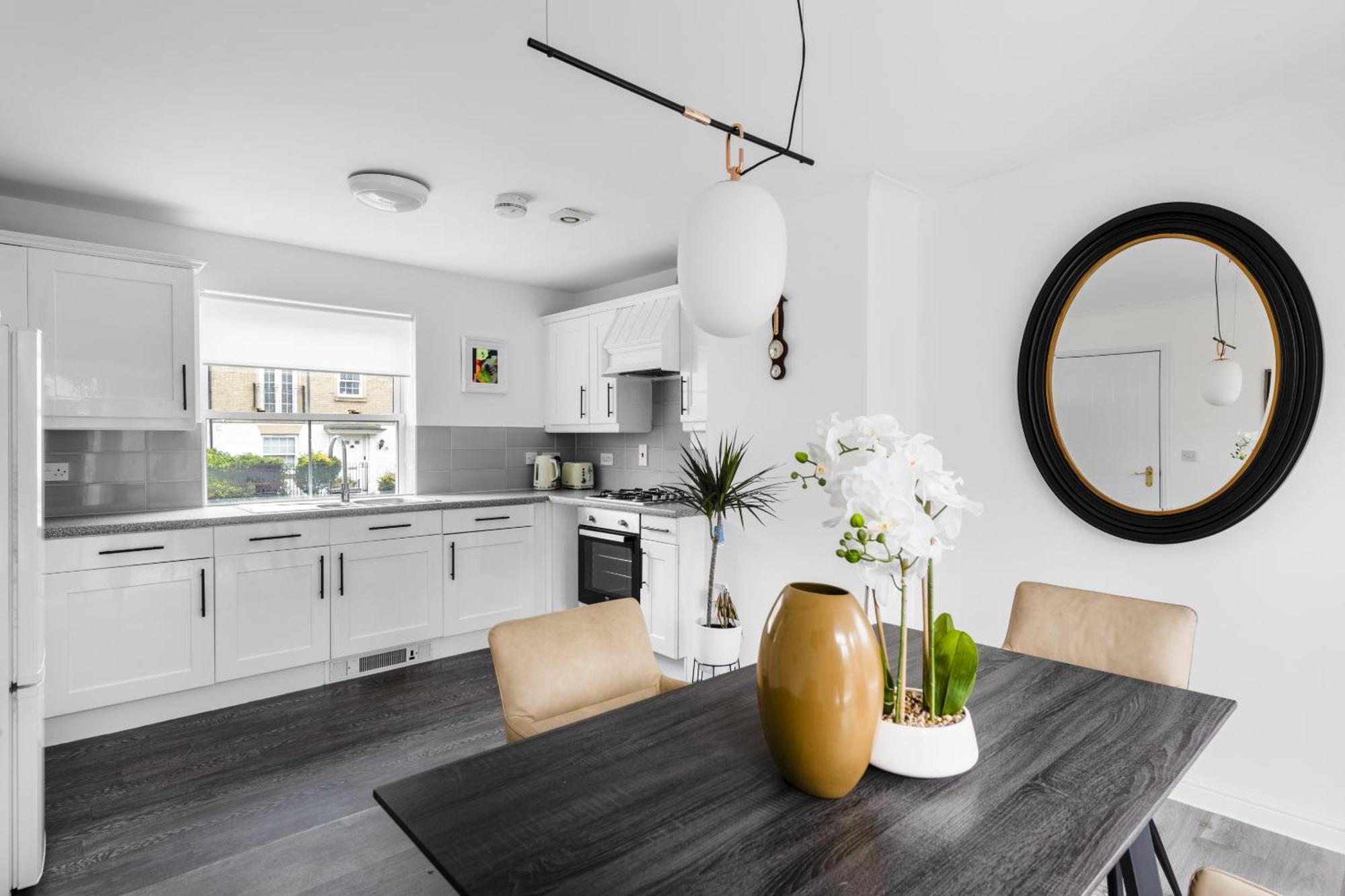 Luxurious 3 Bed House With Free Parking, Close To The Train Station & Town Braintree Bagian luar foto