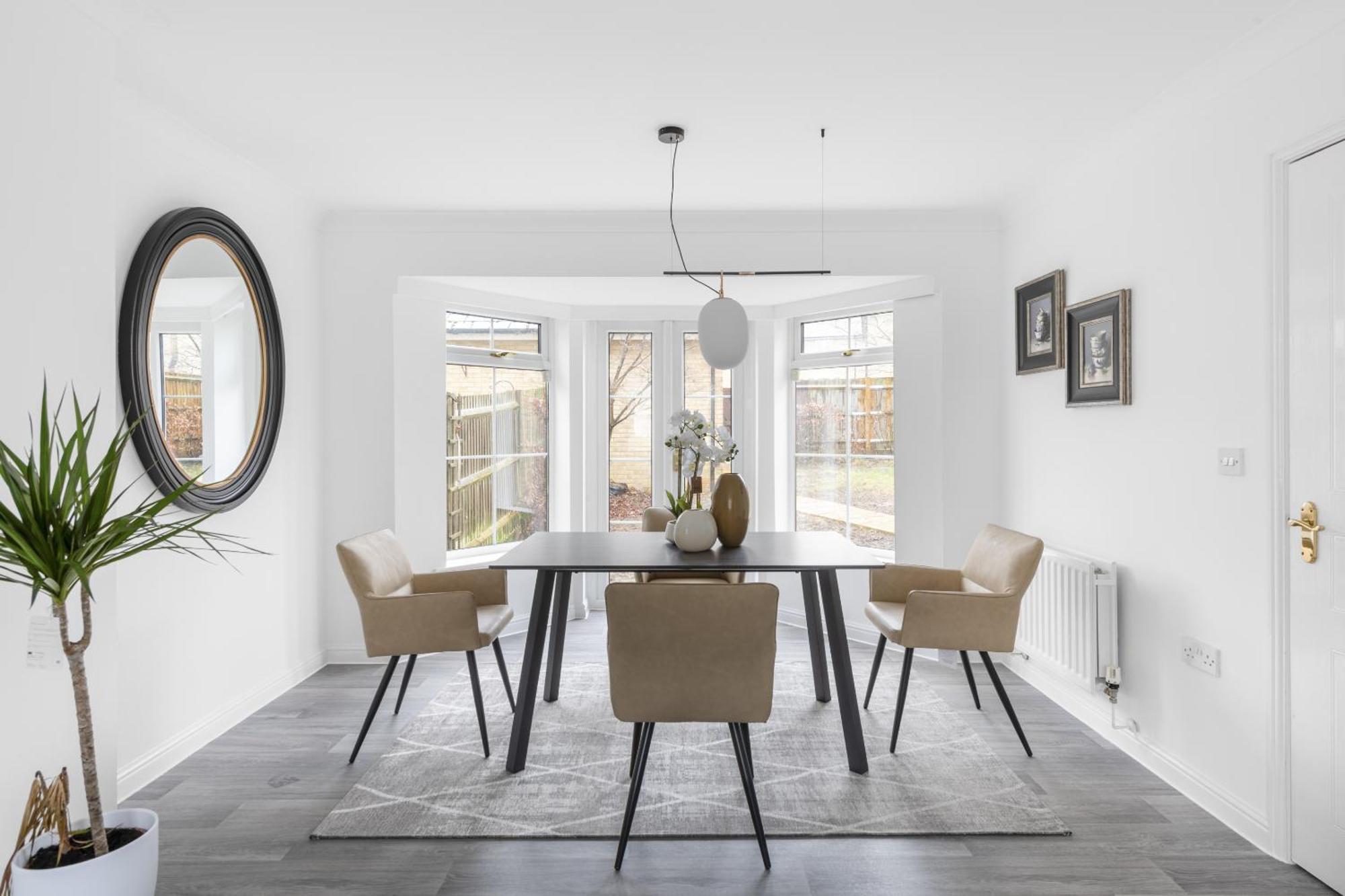 Luxurious 3 Bed House With Free Parking, Close To The Train Station & Town Braintree Bagian luar foto